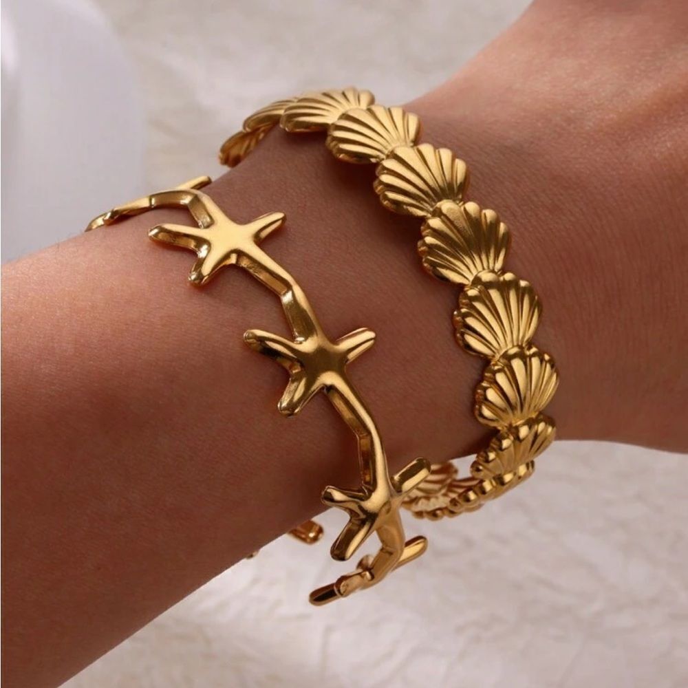 Gold Shell Bracelet N911